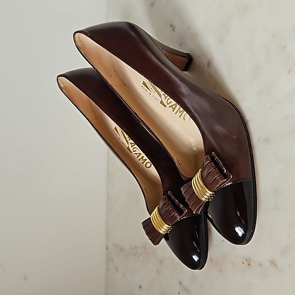 FERRAGAMO: cognac brown box and patent leather bow heels